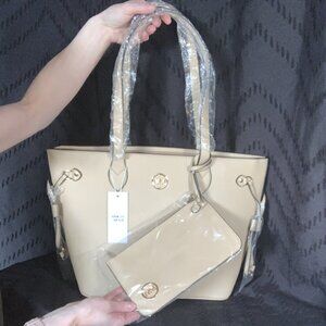 🎉NWT Marilyn Monroe Signature Tote with Matching Wristlet - Tan/Red
